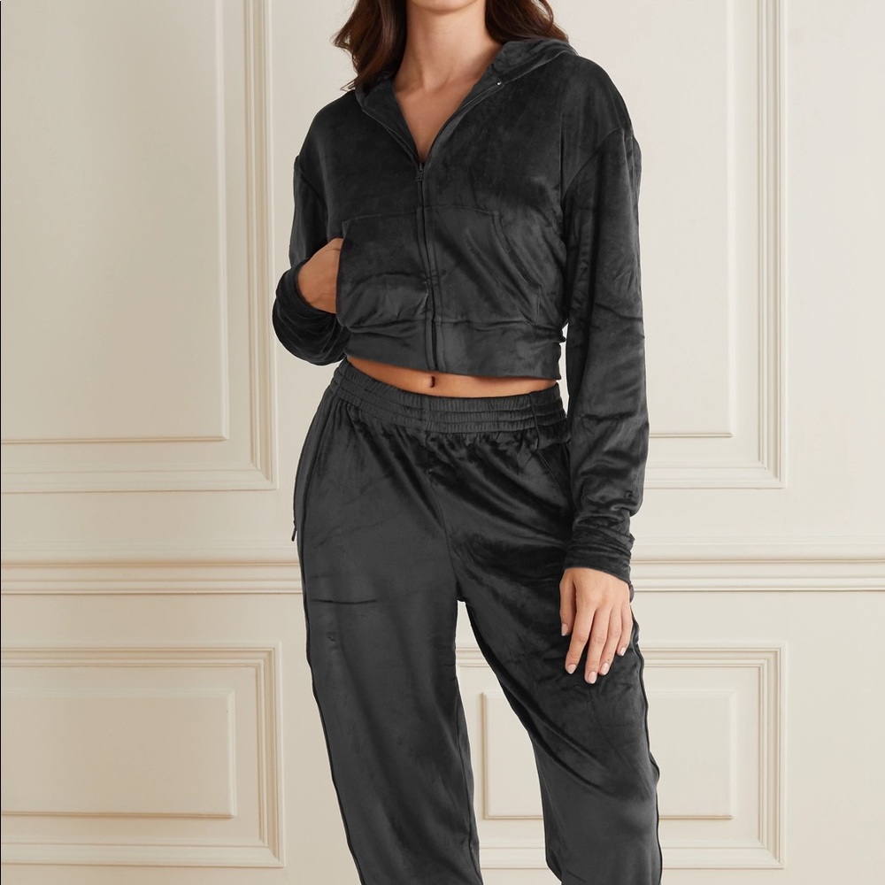 SKIMS VELOUR TRACKSUIT SET BLACK SZ MEDIUM + SMALL CAMI 3 PC